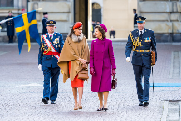 La reine Letizia d'Espagne et la reine Silvia de Suède - Le roi Felipe VI et la reine Letizia d'Espagne, accueillis par le roi Carl XVI Gustav la reine Silvia de Suède à Stockholm dans le cadre de leur visite d'Etat de deux jours. Le 24 novembre 2021.