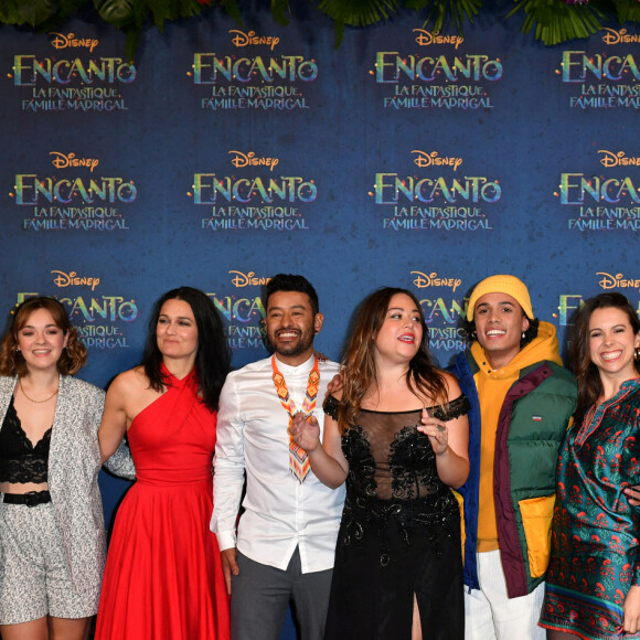 Juan Arbelaez, Camille Timmerman , Angèle Humeau, Julian Andrés Ortiz Cardona, Sharon Laloum, Tom Almodar, Kaycie Chase, José Garcia et Ana Ka - Avant-première du film "Encanto" de Disney au Grand Rex à Paris le 19 novembre 2021. © Veeren/Bestimage