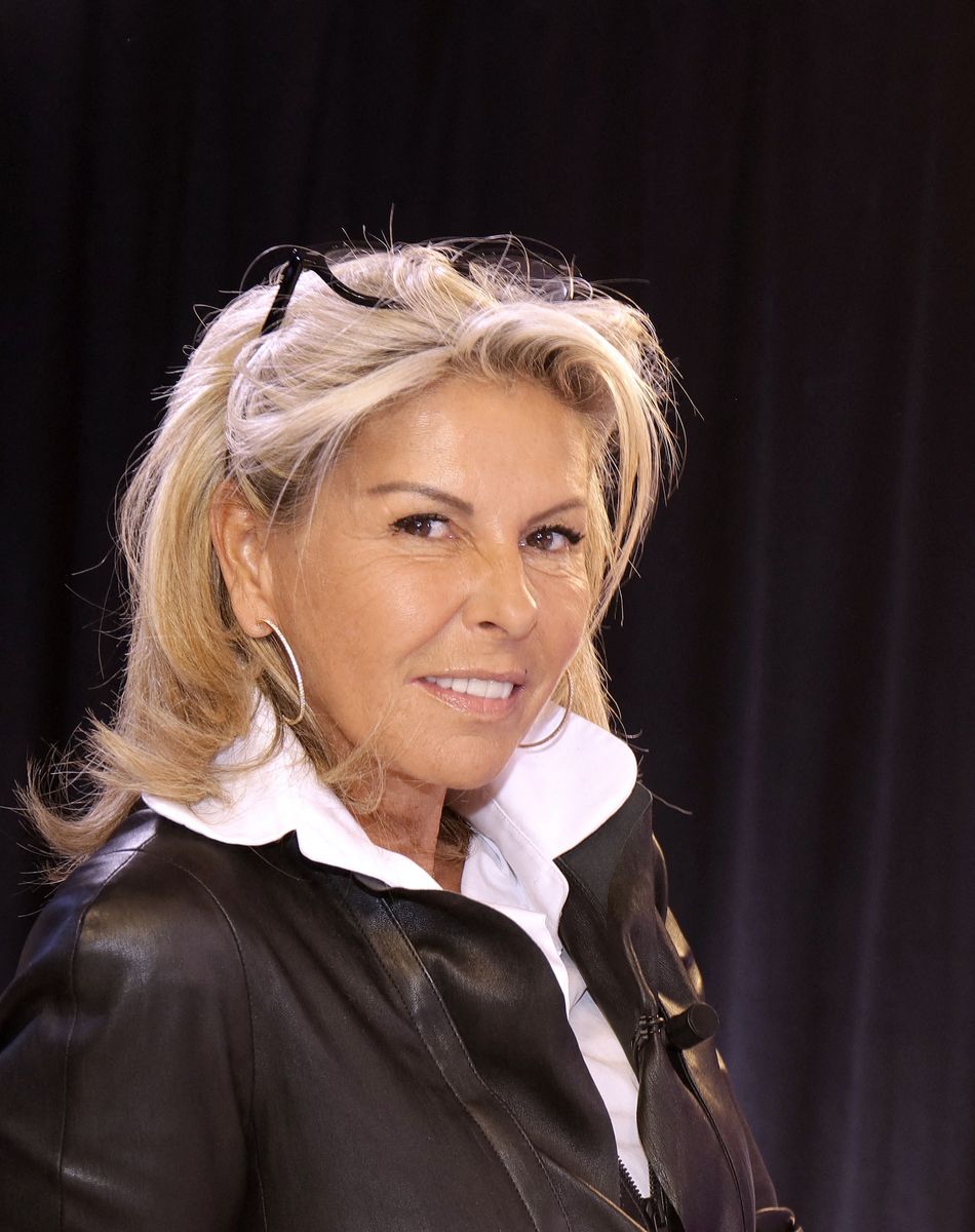 Portrait de Caroline Margeridon en marge de l'enregistrement de l'émission "L'instant de Luxe" à Paris le 29 octobre 2021. © Cédric Perrin / Bestimage