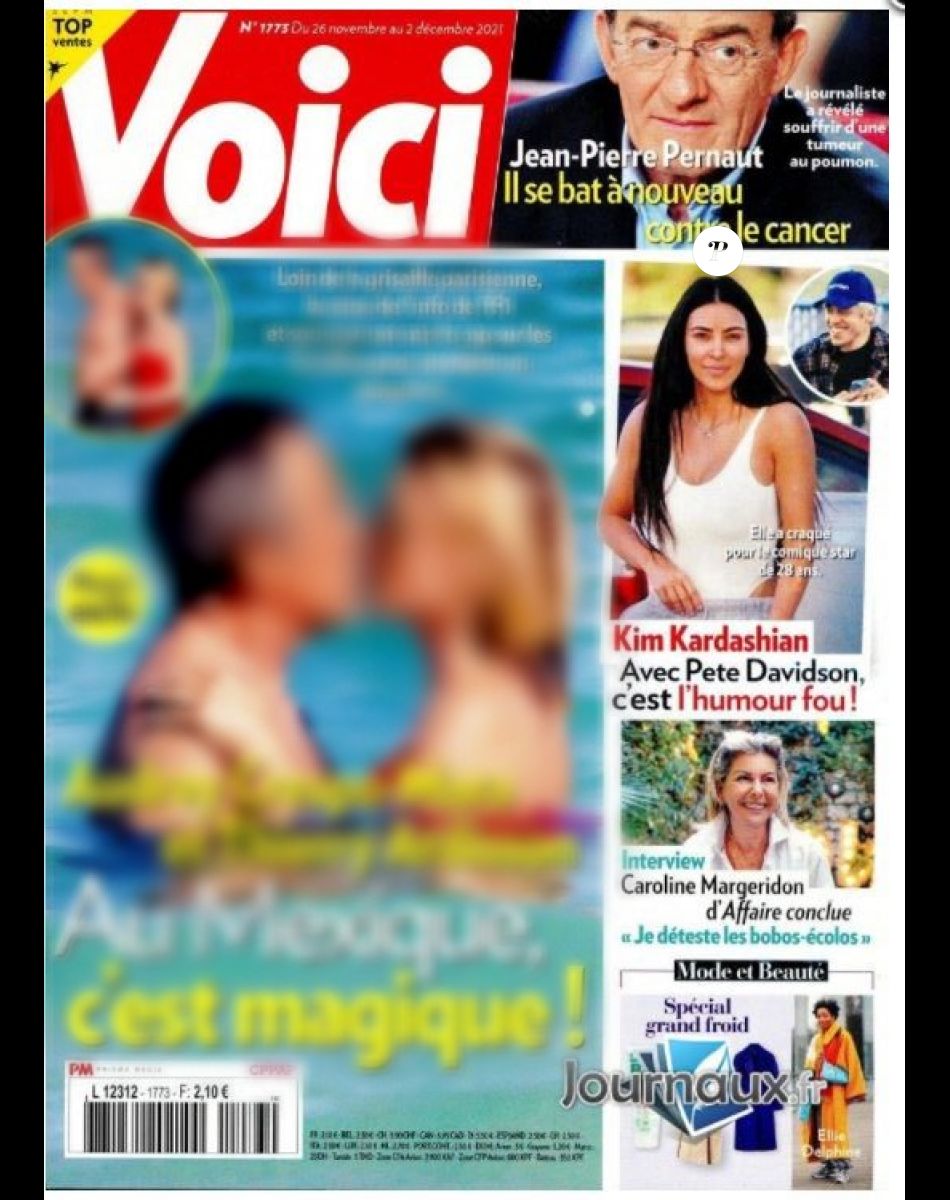 Couverture du magazine "Voici" du 26 novembre 2021