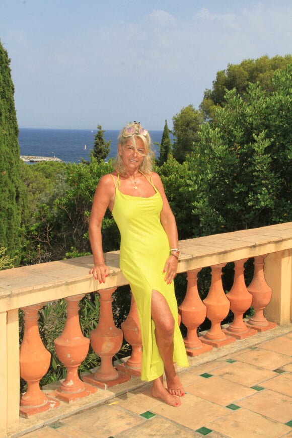 Exclusif - Rendez-vous avec Caroline Margeridon dans sa villa sur les hauteurs de Saint-Tropez. Le 24 juillet 2021 © Baldini / Bestimage 