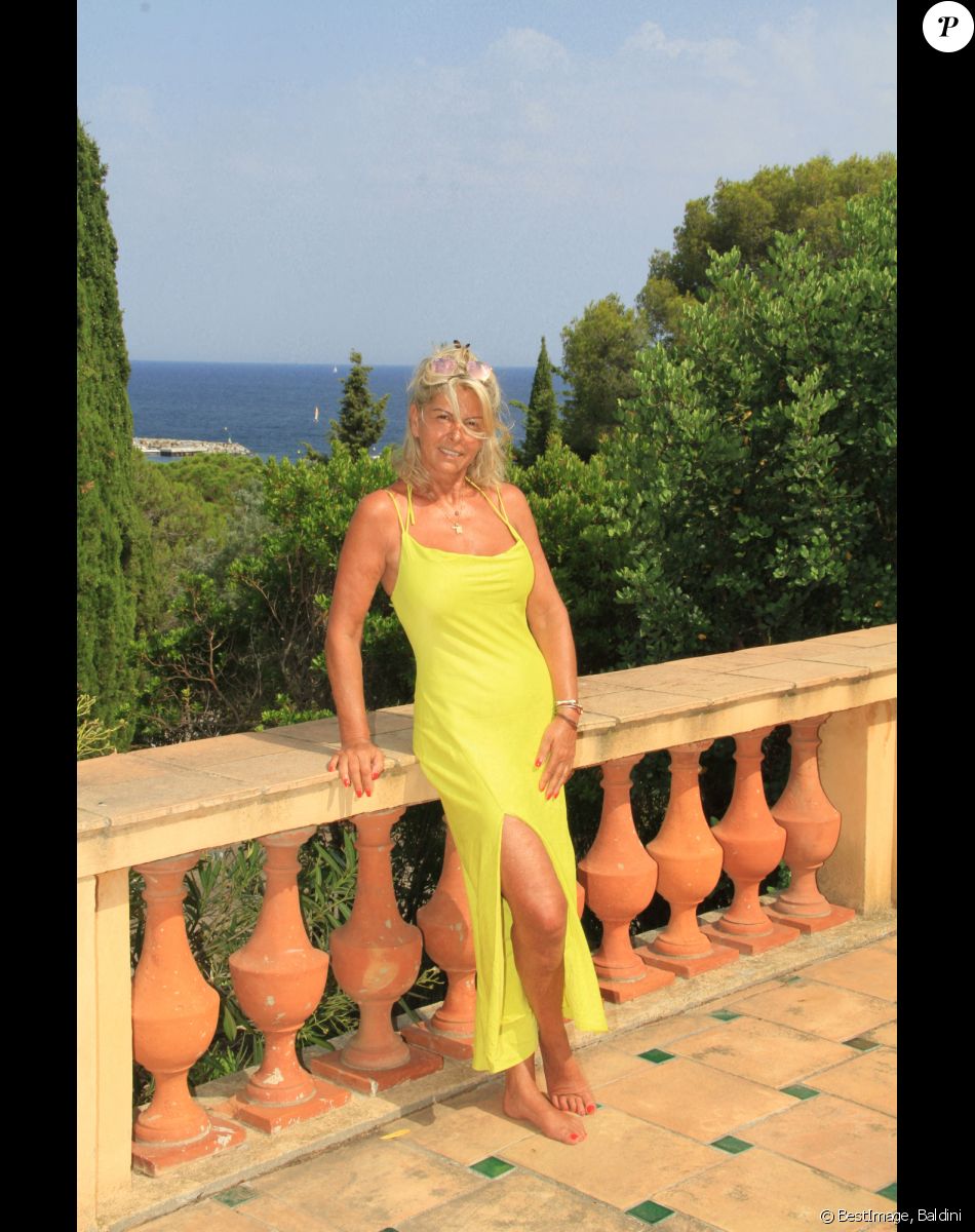 Exclusif - Rendez-vous avec Caroline Margeridon dans sa villa sur les hauteurs de Saint-Tropez. Le 24 juillet 2021 © Baldini / Bestimage