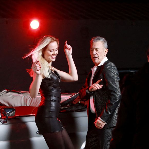 Exclusif - François Feldman et Liza lors du tournage du clip de la chanson "Funcky Confinement", sur le parking de la concession Star Rent, à Cannes. Le 3 mars 2021 © Franz Chavaroche / Nice Matin / Bestimage