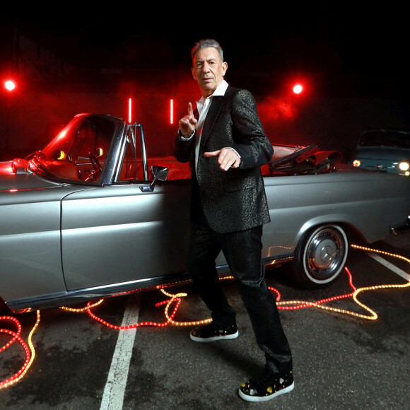 Exclusif - François Feldman et Liza lors du tournage du clip de la chanson "Funcky Confinement", sur le parking de la concession Star Rent, à Cannes. Le 3 mars 2021 © Franz Chavaroche / Nice Matin / Bestimage