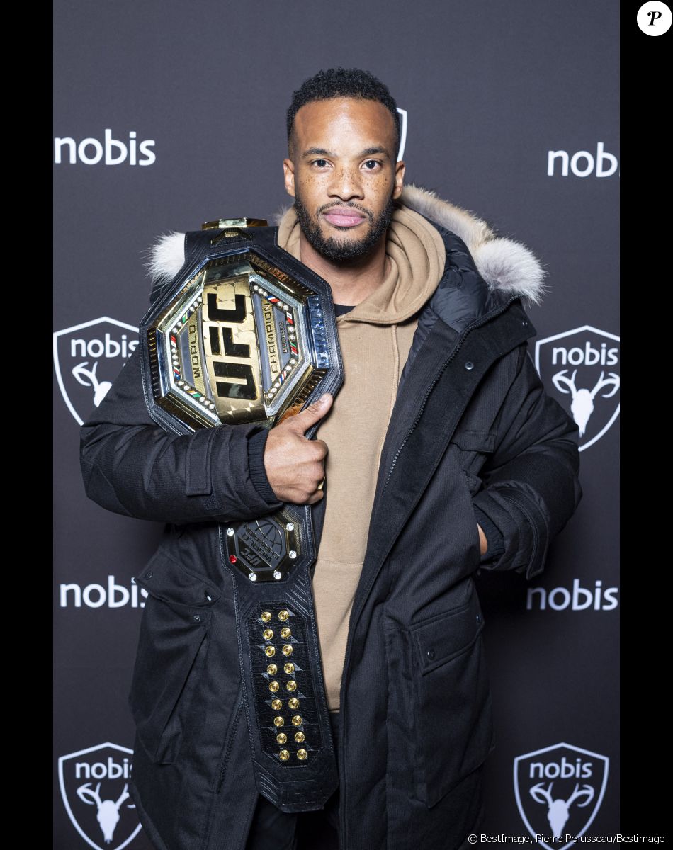 Exclusif - Yannick (Maries au premier regard 5) - Nobis fête ses 15 ans en inaugurant sa nouvelle boutique dans le 2ème arrondissement de Paris, France, le 25 novembre 2021. © Pierre Perusseau/Bestimage$