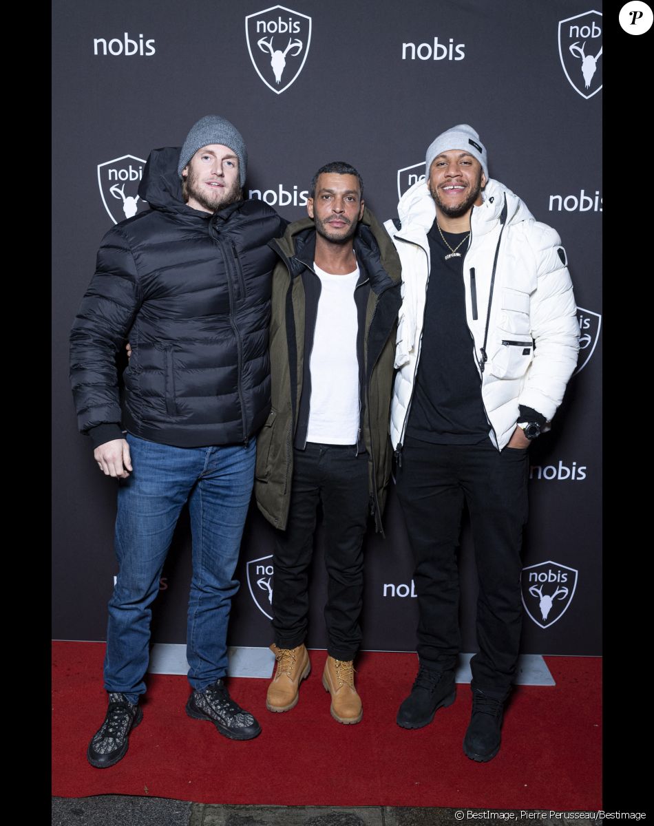 Exclusif - Matthias Quiviger (Ragnar LeBreton), Adel Bencherif et Ciryl Gane (Champion du Monde de MMA poids lourd) - Nobis fête ses 15 ans en inaugurant sa nouvelle boutique dans le 2ème arrondissement de Paris, France, le 25 novembre 2021. © Pierre Perusseau/Bestimage$