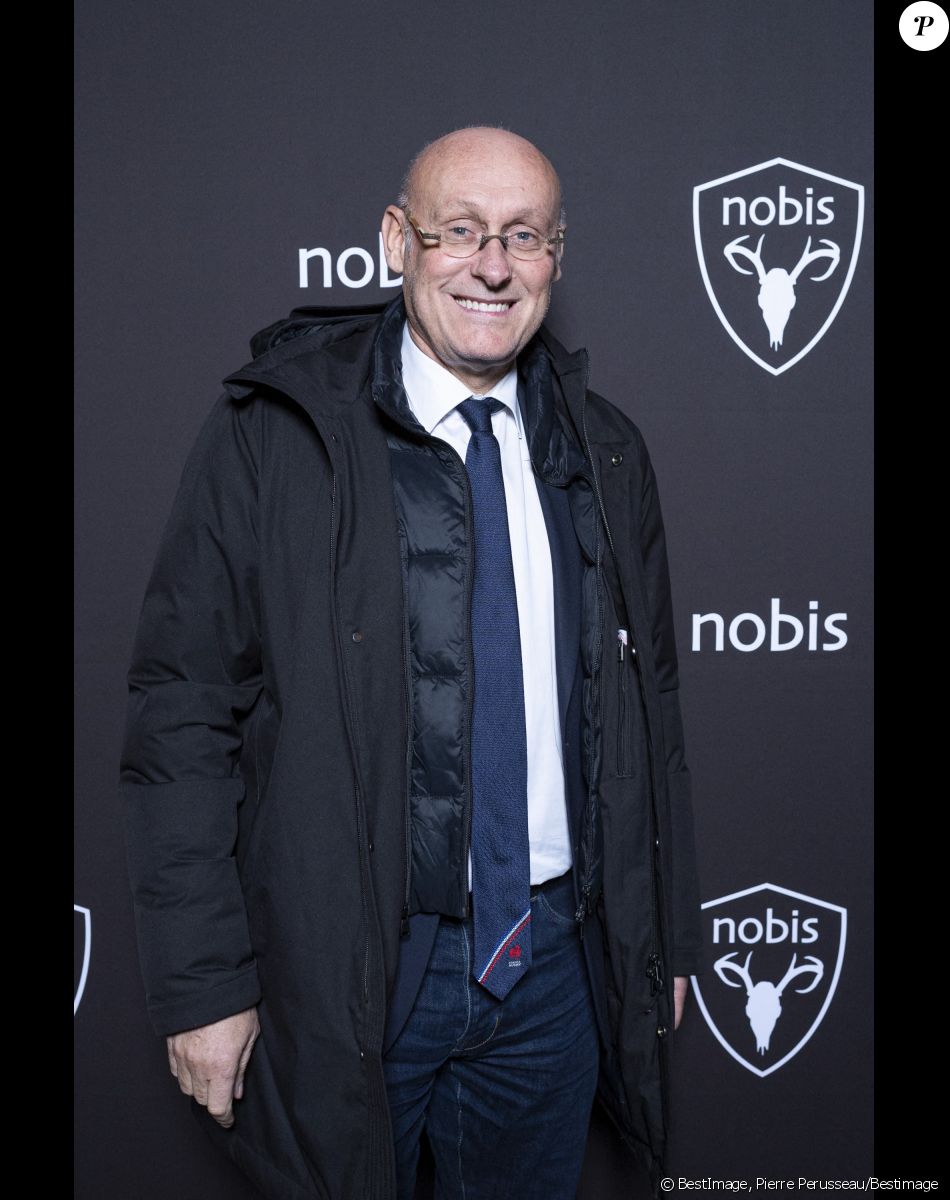 Exclusif - Bernard Laporte (président de la Fédération française de rugby) - Nobis fête ses 15 ans en inaugurant sa nouvelle boutique dans le 2ème arrondissement de Paris, France, le 25 novembre 2021. © Pierre Perusseau/Bestimage$