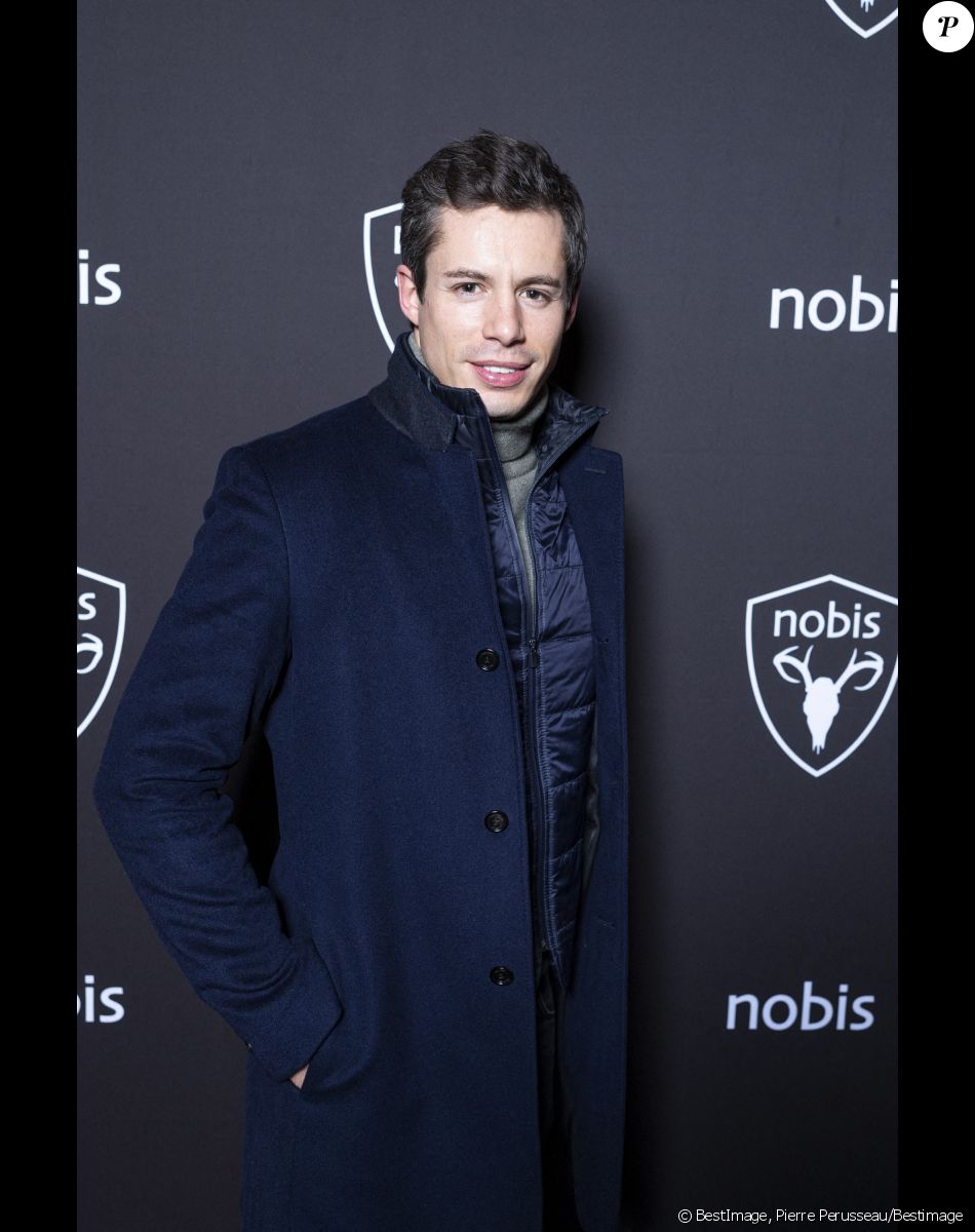 Exclusif - Valentin Lucas - Nobis fête ses 15 ans en inaugurant sa nouvelle boutique dans le 2ème arrondissement de Paris, France, le 25 novembre 2021. © Pierre Perusseau/Bestimage$