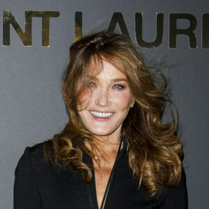 Carla Bruni-Sarkozy - Photocall du défilé Saint Laurent collection Printemps-Eté 2022 lors de la fashion week à Paris, le 28 septembre 2021. © Olivier Borde/Bestimage 