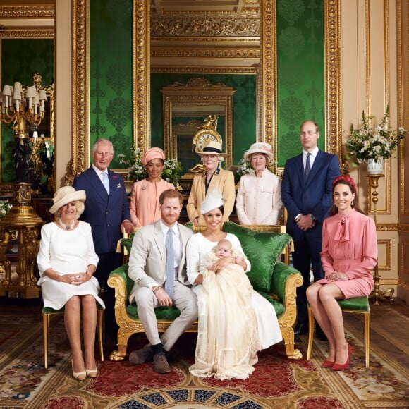 Un membre de la famille royale était inquiet à cause de la couleur de peau qu'aurait le fils du prince Harry et de Meghan Markle avant qu'il naisse. Le nom de l'auteur de la remarque raciste a été révélé.