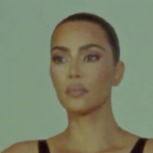 Kim Kardashian pose pour la nouvelle collection de sous-vêtements de sa marque Skims en collaboration avec Fendi.