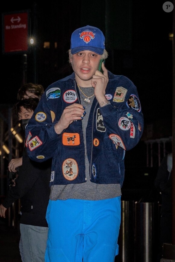 Pete Davidson arrive au Madison Square Garden pour assister à un match de Knicks. New York, le 20 octobre 2021. 