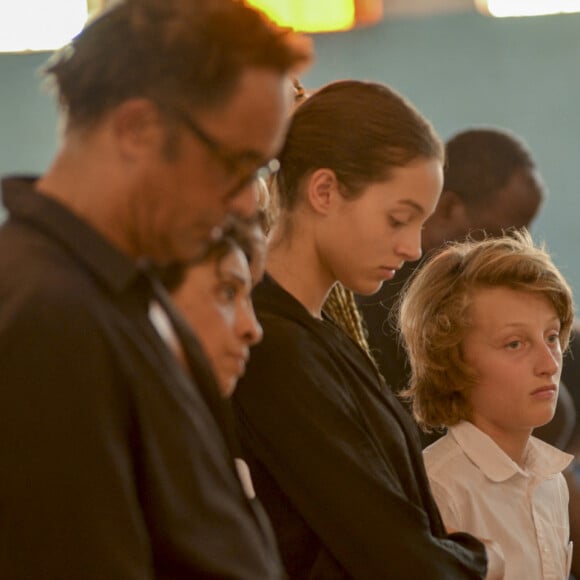 Exclusif - Yannick Noah, Jenaye Noah et Joalukas Noah - Messe en la paroisse Sainte-Marie Médiatrice d'Etoudi pour les obsèques de Zacharie Noah à Yaoundé au Cameroun le 17 janvier 2017.