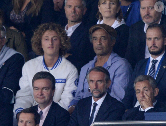 Yannick Noah et son fils Joalukas, Jean-Claude Blanc, Nicolas Sarkozy - People en tribunes du match de football en ligue 1 Uber Eats : Le PSG (Paris Saint-Germain) remporte la victoire 2-1 contre Lyon au Parc des Princes à Paris le 19 septembre 2021.