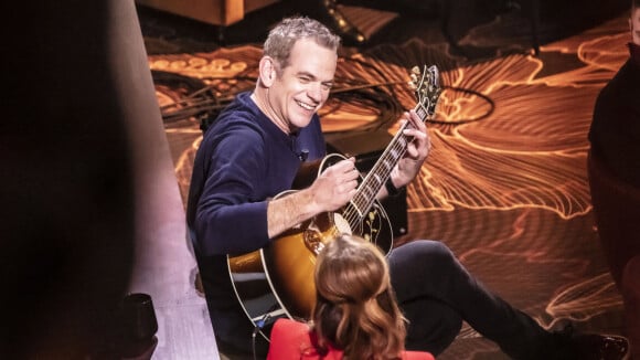 Garou révèle que sa fille Emelie a composé des chansons avec un ukulélé qu'il lui avait offert dans l'émission de Bernard Montiel, sur RFM.