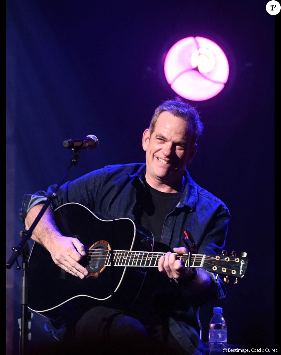 Exclusif - Garou lors du premier concert de sa tournée 2021/2022 dans toute la France, à la Salle Pleyel à Paris, le 7 octobre 2021. © Coadic Guirec/Bestimage