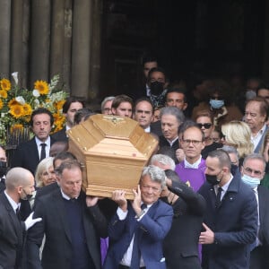 Michel drucker, Noelle Bellone, Jean-Pierre Papin, Jean-Louis Borloo - Sorties de la messe funéraire en hommage à Bernard Tapie en l'église Saint-Germain-des-Prés à Paris. Le 6 octobre 2021 © Jacovides-Moreau / Bestimage