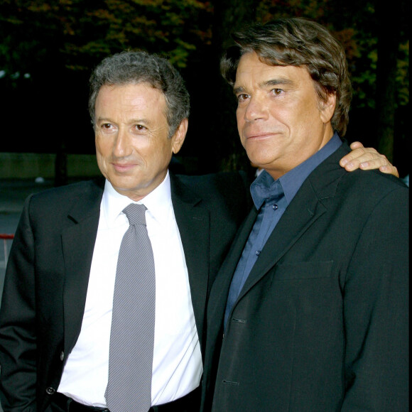 Archives - Michel Drucker et Bernard Tapie à la soirée de la 200ème de 'Vivement Dimanche' .