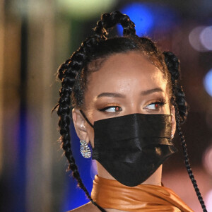 Rihanna - Le prince Charles, prince de Galles assiste à la cérémonie d'investiture présidentielle en présence de Rihanna à Heroes Square à Bridgetown à la Barbade le 29 novembre 2021.