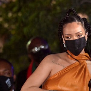 Rihanna - Le prince Charles, prince de Galles assiste à la cérémonie d'investiture présidentielle en présence de Rihanna à Heroes Square à Bridgetown à la Barbade le 29 novembre 2021.