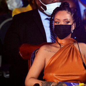 Rihanna - Le prince Charles, prince de Galles assiste à la cérémonie d'investiture présidentielle en présence de Rihanna à Heroes Square à Bridgetown à la Barbade le 29 novembre 2021.