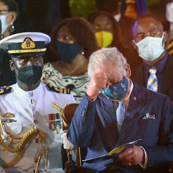 Le prince Charles, prince de Galles - Le prince Charles, prince de Galles assiste à la cérémonie d'investiture présidentielle en présence de Rihanna à Heroes Square à Bridgetown à la Barbade le 29 novembre 2021.