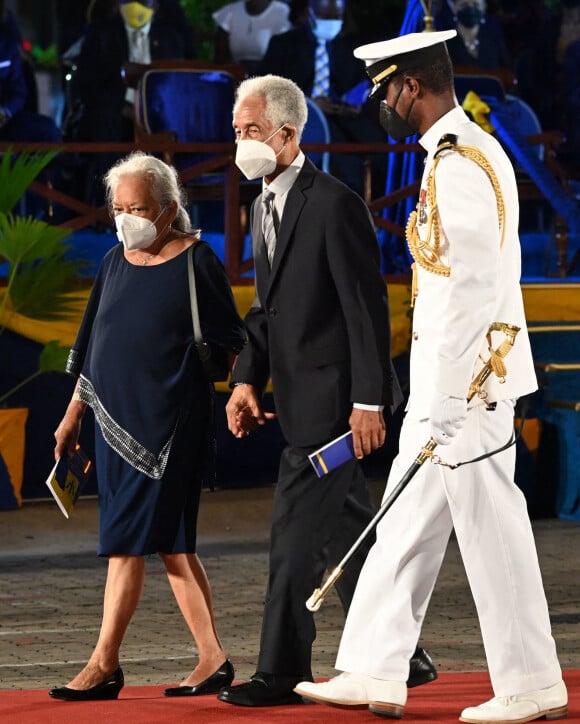 Garfield Sobers - Le prince Charles, prince de Galles assiste à la cérémonie d'investiture présidentielle en présence de Rihanna à Heroes Square à Bridgetown à la Barbade le 29 novembre 2021.