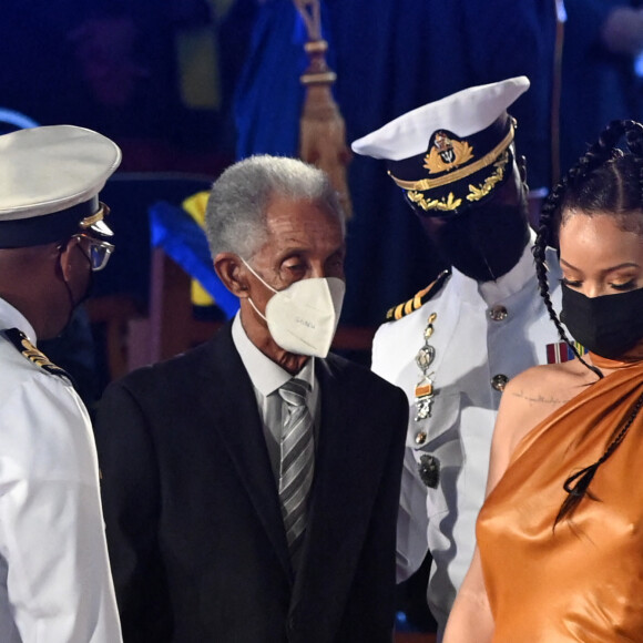 Garfield Sobers et Rihanna - Le prince Charles, prince de Galles assiste à la cérémonie d'investiture présidentielle en présence de Rihanna à Heroes Square à Bridgetown à la Barbade le 29 novembre 2021.