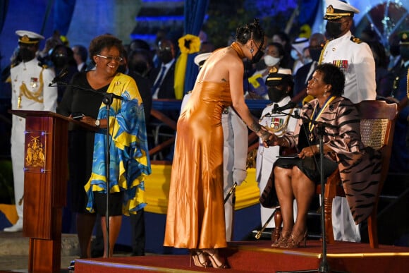 La Première ministre de la Barbade, Mia Mottley , Rihanna, Sandra Mason nouvelle présidente de la Barbade - Le prince Charles, prince de Galles assiste à la cérémonie d'investiture présidentielle en présence de Rihanna à Heroes Square à Bridgetown à la Barbade le 29 novembre 2021.