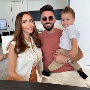 Nabilla, amoureuse de son époux Thomas Vergara qui est aussi le père de son fils Milann.