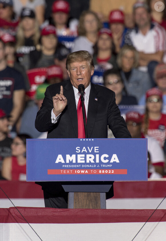 Donald Trump prend la parole lors du "2021 Iowa Trump Rally" à Des Moines dans l'Etat de l'Iowa, le 9 octobre 2021. © Brian Cahn/ZUMA Press Wire