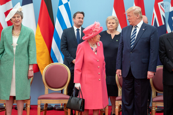 Theresa May, la reine Elisabeth II d'Angleterre, Donald Trump avant la cérémonie de commémoration du 75e anniversaire du jour J à Portsmouth le 5 juin 2019.