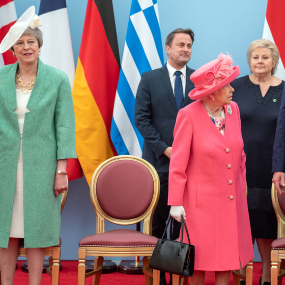 Theresa May, la reine Elisabeth II d'Angleterre, Donald Trump avant la cérémonie de commémoration du 75e anniversaire du jour J à Portsmouth le 5 juin 2019.
