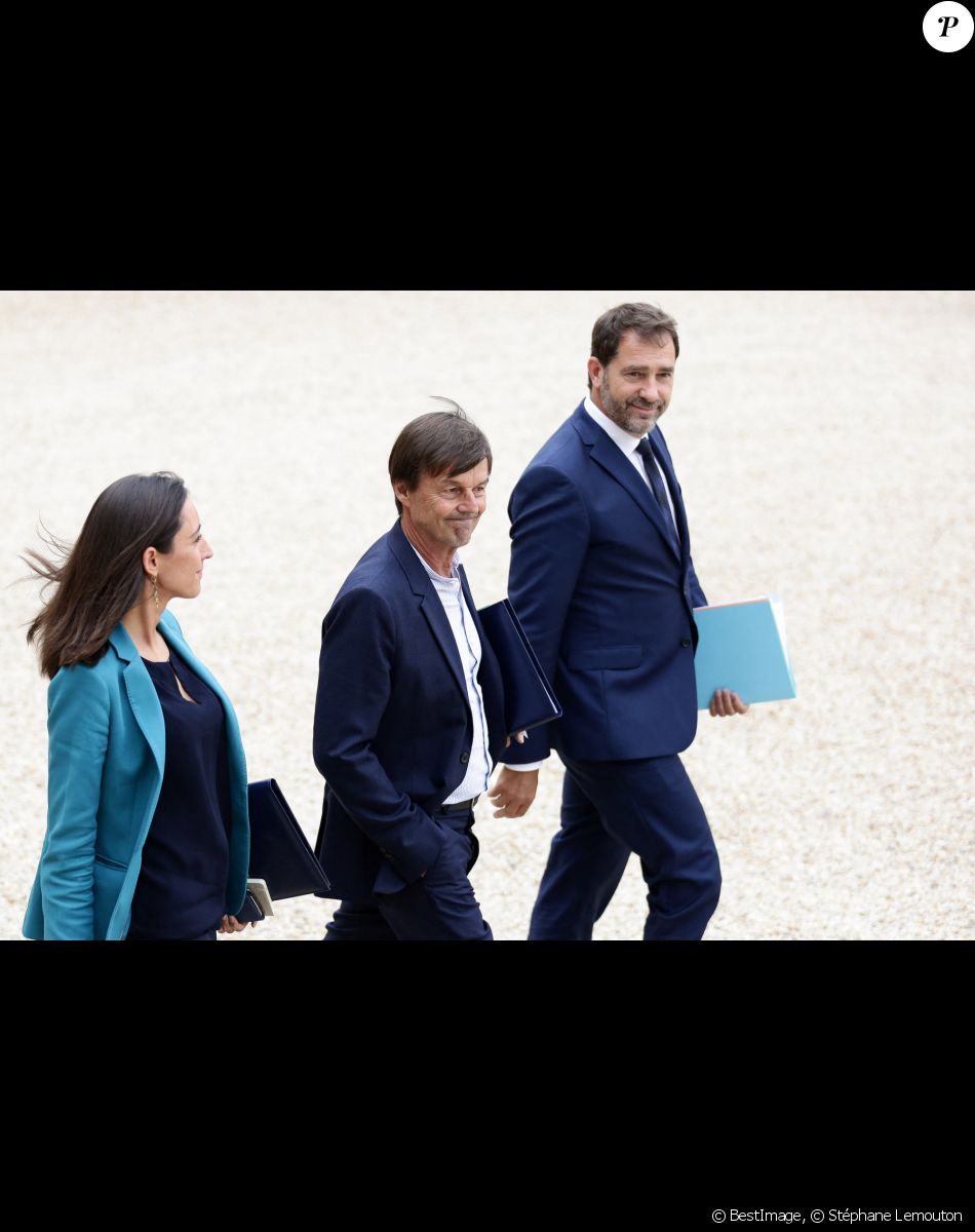 Brune Poirson, Secrétaire d'État auprès du ministre d'État de la Transition écologique et solidaire Nicolas Hulot et Christophe Castaner, secrétaire d'état auprès du Premier ministre, chargé des Relations avec le Parlement, porte-parole du Gouvernement - Sorties du conseil des ministres au palais de l'Elysée à Paris. Le 5 septembre 2017