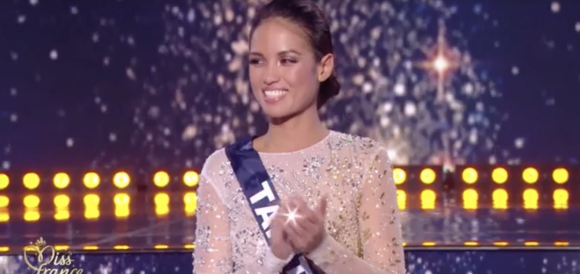 Miss Tahiti 2021 :  Tumateata Buisson est la troisième dauphine. Election Miss France 2022 sur TF1, le 11 décembre 2021.
