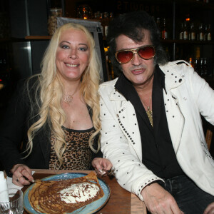 Exclusif - Suite à un problème technique et le report du concert au Nez Rouge, Loana et Eryl Prayer vont manger une crêpe à Paris le 25 septembre 2021. © JLPPA / Bestimage