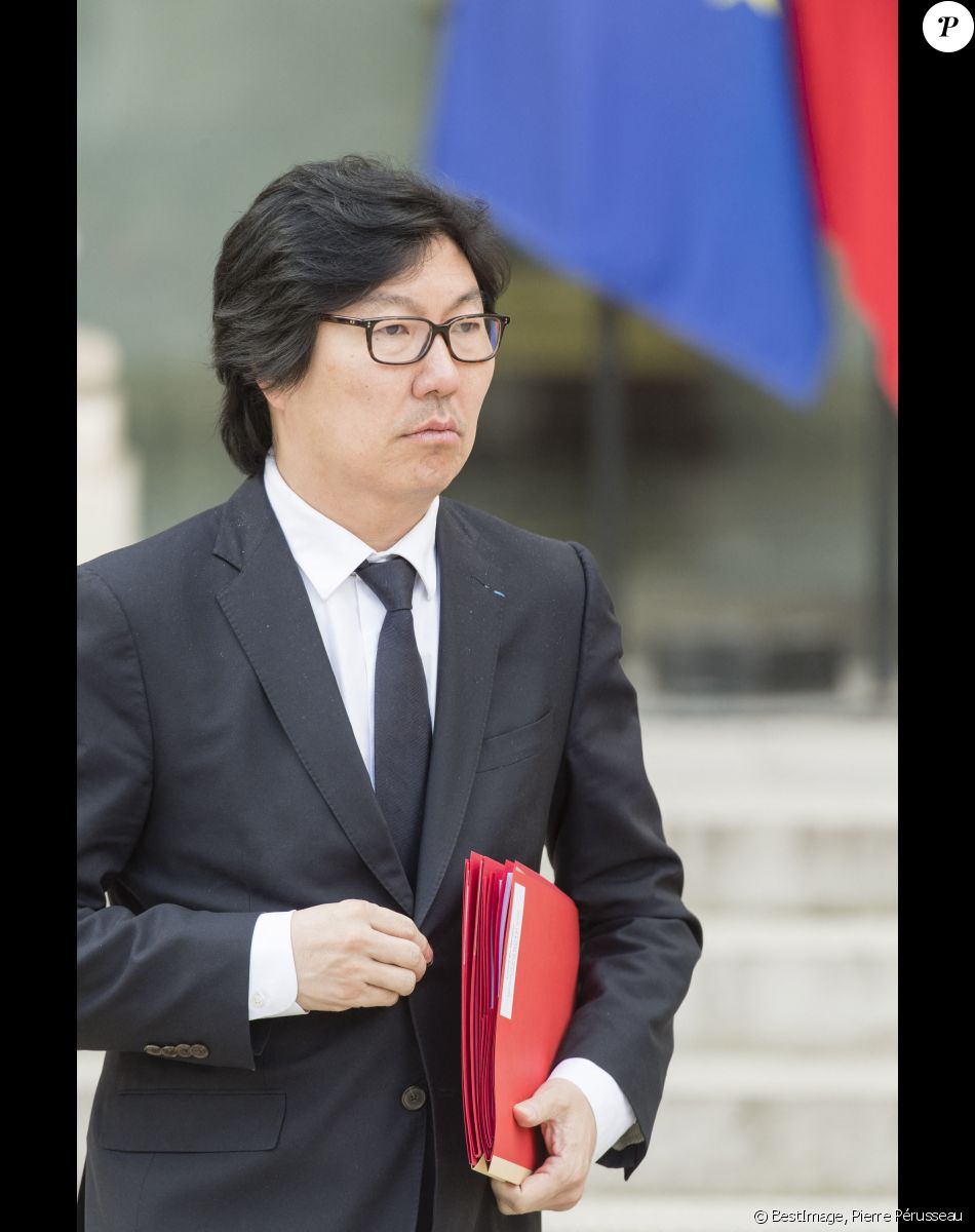 Jean-Vincent Placé, secrétaire d'Etat chargé de la réforme de l'Etat et de la simplification - Sorties du conseil des ministres au palais de l'Elysée à Paris, le 26 avril 2017. © Pierre Pérusseau/Bestimage