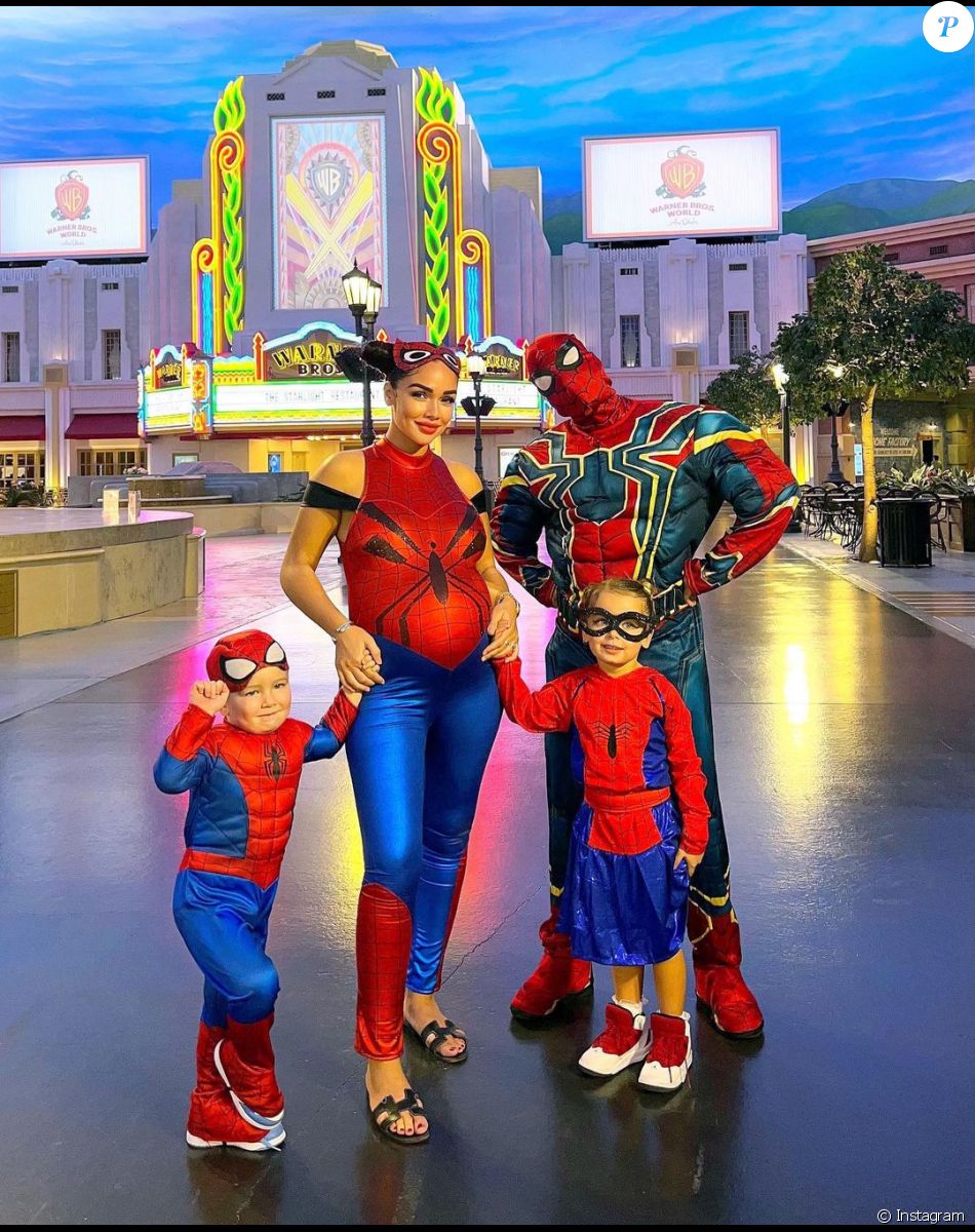 Jazz, Laurent, Chelsea et Cayden déguisés en Spider Man