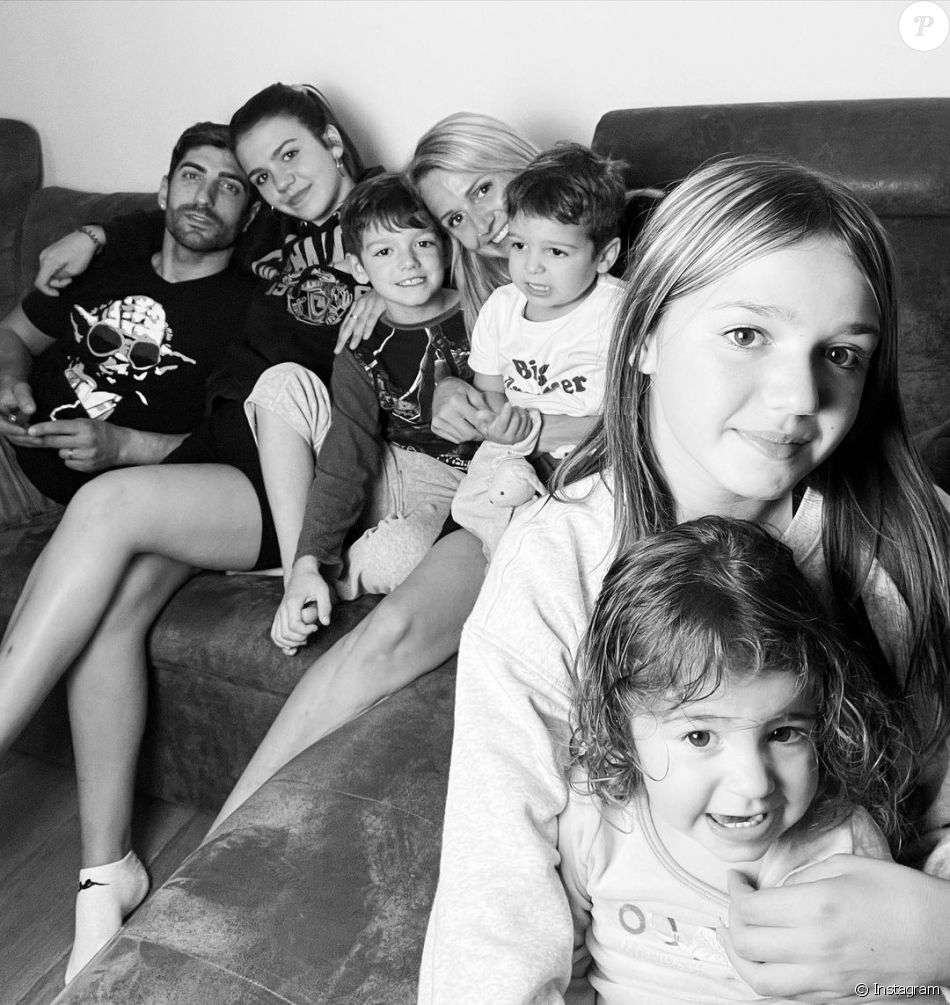 ambre-dol-et-alexandre-de-familles-nombreuses-avec-leur-tribu-purepeople