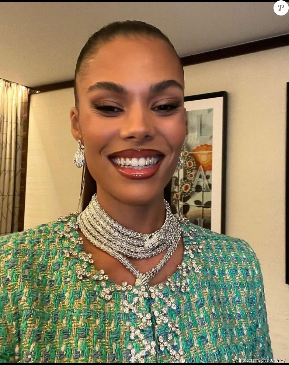Tina Kunakey et Adele Exarchopoulos lors de la soirée d'ouverture du Bulgari Hotel, à Paris, le 1er décembre 2021.