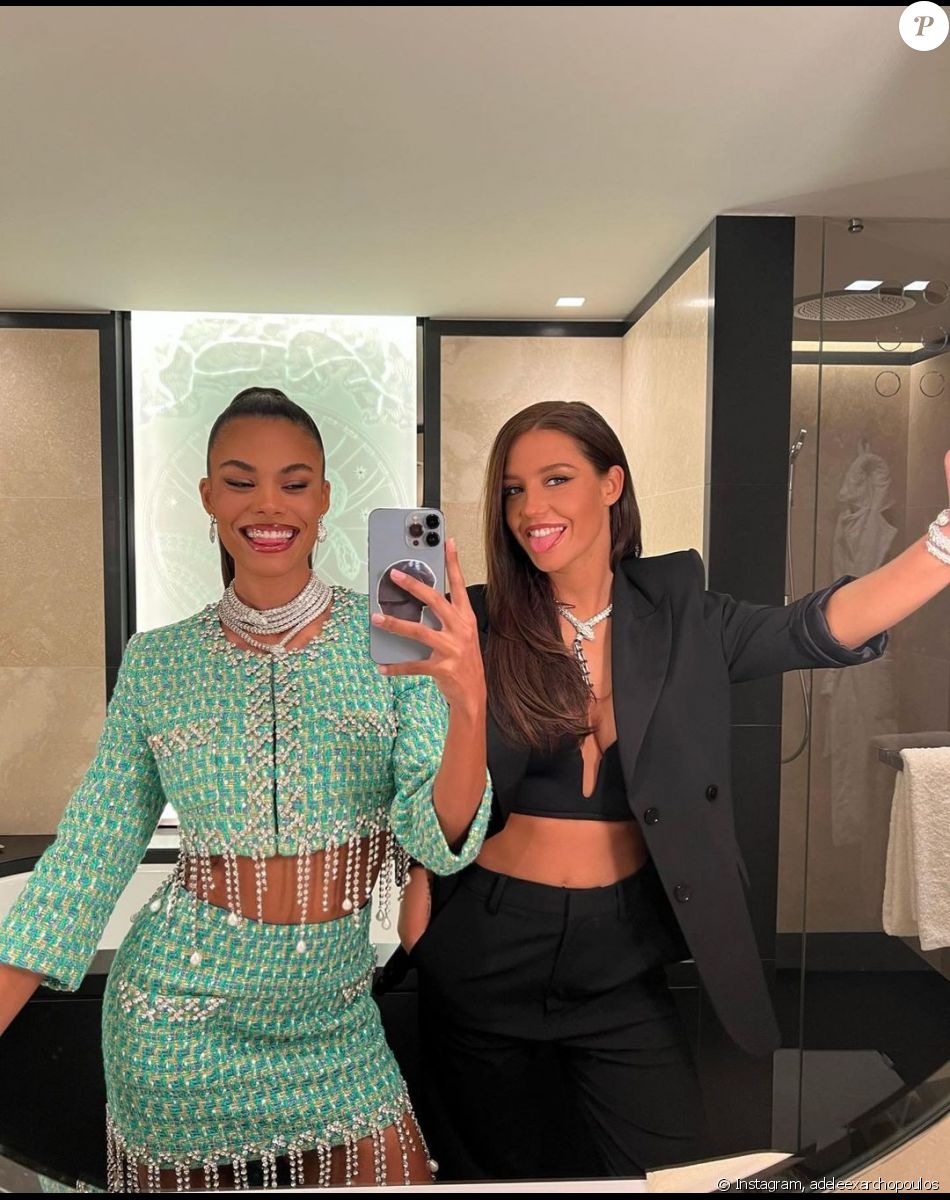 Tina Kunakey et Adele Exarchopoulos lors de la soirée d'ouverture du Bulgari Hotel, à Paris, le 1er décembre 2021.