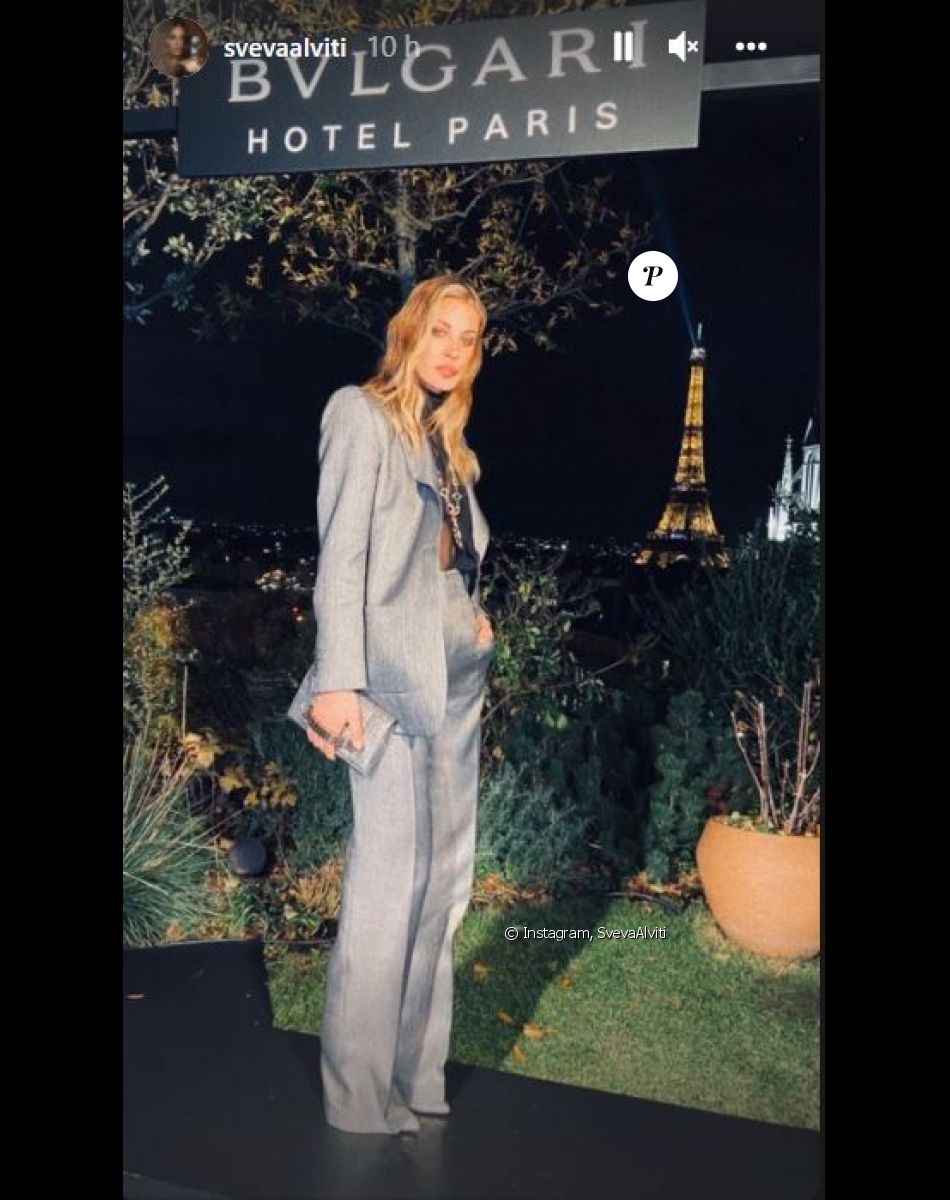 Sveva Alviti lors de la soirée d'ouverture du Bulgari Hotel, à Paris, le 1er décembre 2021.