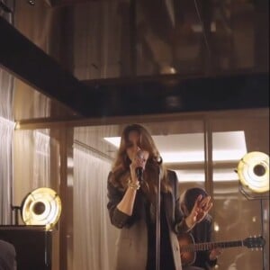 Carla Bruni - Soirée d'ouverture du Bulgari Hotel à Paris, le 1er décembre 2021. La marque a dévoilé une vidéo de l'évènement sur Instagram.