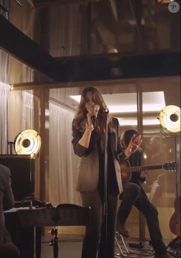 Carla Bruni - Soirée d'ouverture du Bulgari Hotel à Paris, le 1er décembre 2021. La marque a dévoilé une vidéo de l'évènement sur Instagram.
