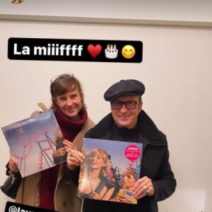 Angèle a partagé une photo de ses parents avec son deuxième album entre les mains, sur Instagram.