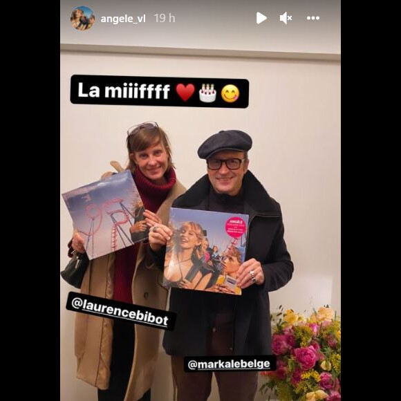 Angèle a partagé une photo de ses parents avec son deuxième album entre les mains, sur Instagram.