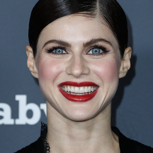 Alexandra Daddario - Gala Baby2Baby (10 ans) à Los Angeles le 13 novembre 2021 