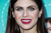 Alexandra Daddario fiancée à Andrew Form : "Je ne pourrais pas être plus chanceuse"