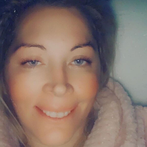 Loana poste une nouvelle photo le 25 novembre 2021, ses dents ne sont plus écartées