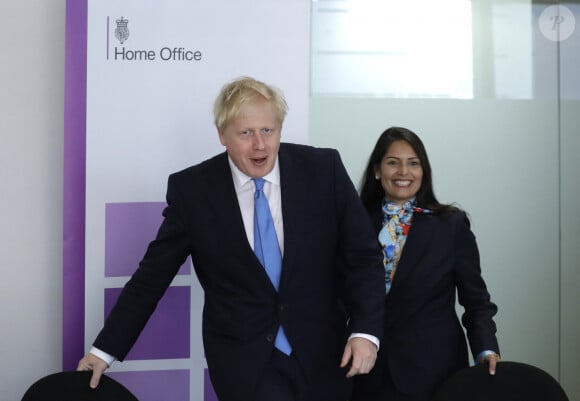 Le premier ministre britannique Boris Johnson et la secrétaire d'état à l'Intérieur Priti Patel ont rencontré des membres du "National Policing Board" à Londres. Le 31 juillet 2019